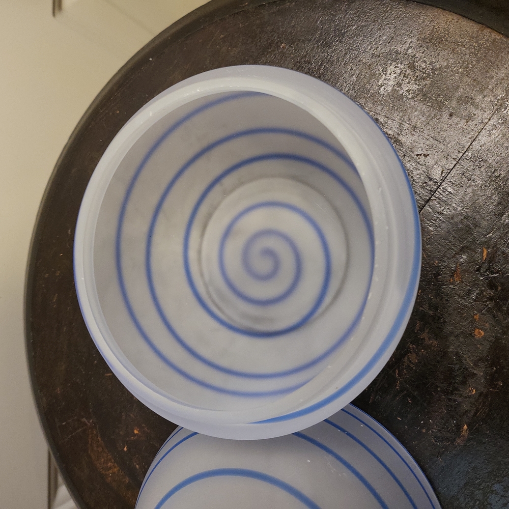 Vintage Empoli Swirl Frosted Bowl with Lid - Picture 6 of 12